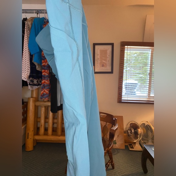 Lululemon Cropped Side Pocket Leggings - Picture 5 of 10